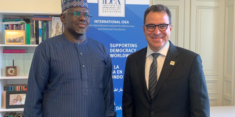 Ambassador Hamman meets with Secretary-General Casas-Zamorra at International IDEA headquarters